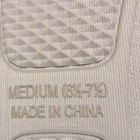 LESS PEOPLE MORE CATS slippers size medium (6.5-7.5) - Picture 8 of 8